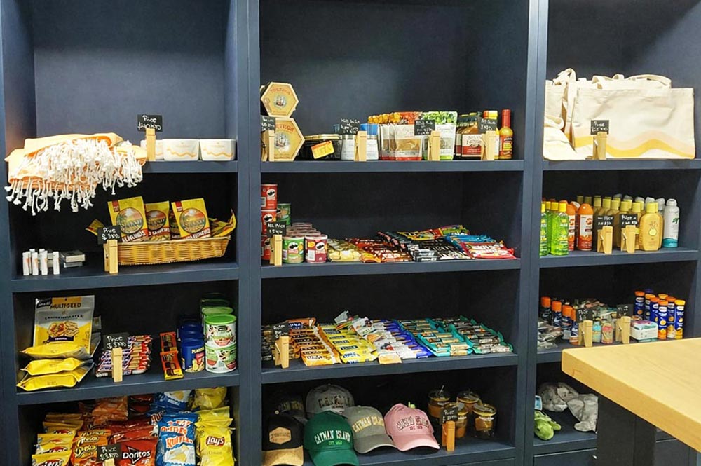 The Sunshine Hotel & Suites - Lobby Marketplace