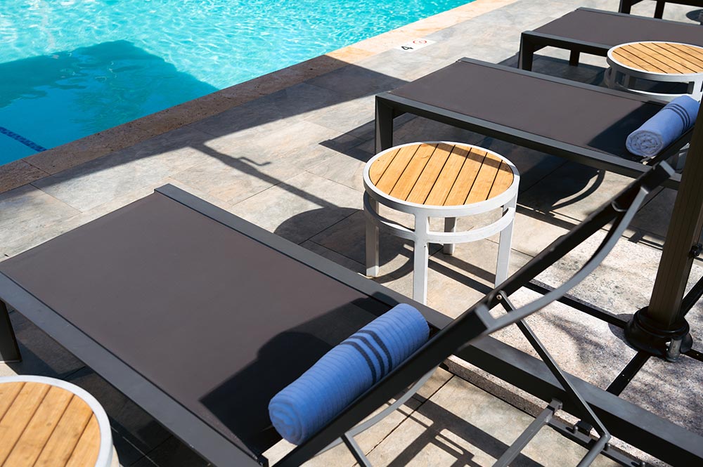 Sunshine Suites Resort | Pool Chairs