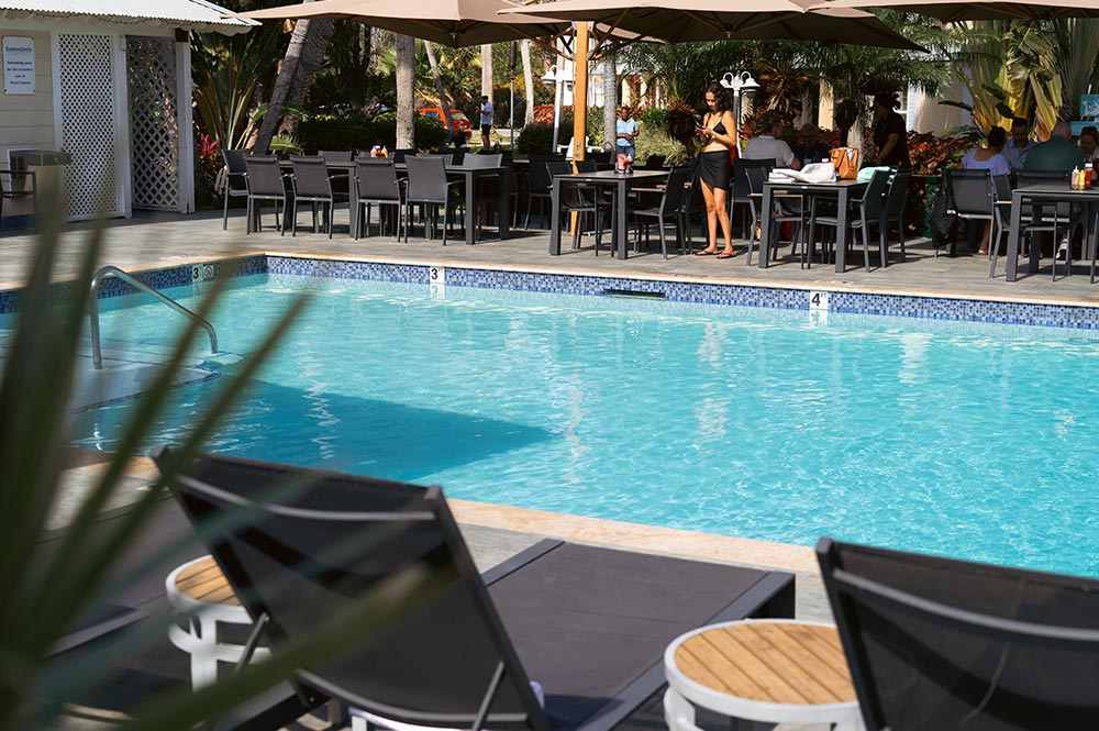 Sunshine Suites Resort | Pool and Sunshine Grill Patio